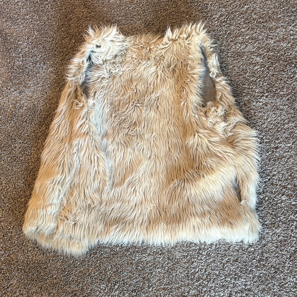 Dylan Shaggy Faux Fur Vest in Cream Women’s M - Picture 10 of 11